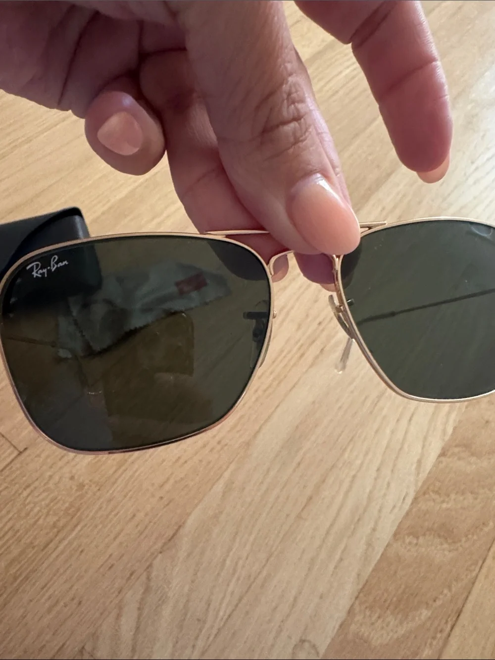 Ray-Ban Men’s Gold Frame Black Lens Aviator Sunglasses